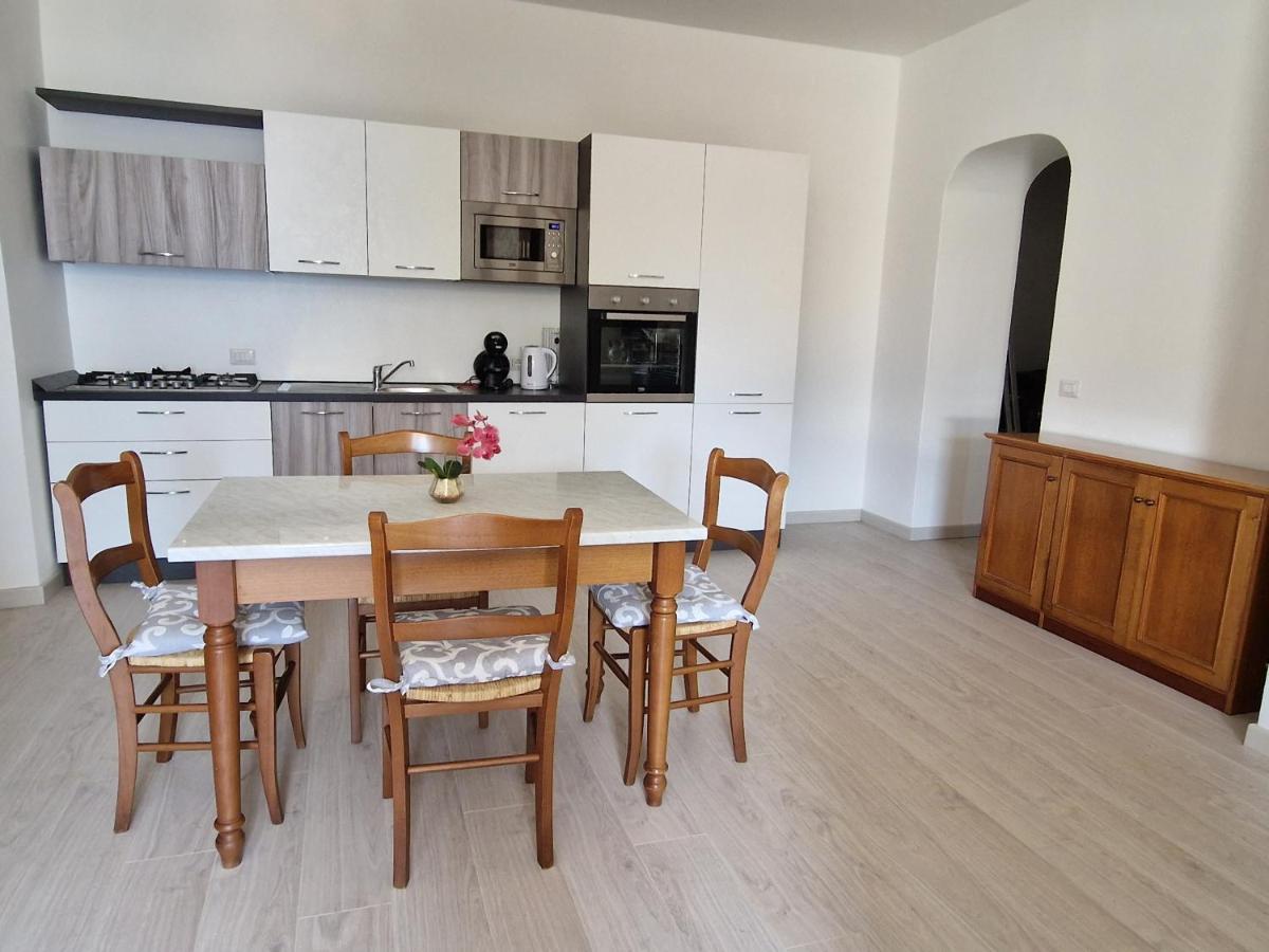 Borgocastello Apartment Rezzonico Bagian luar foto