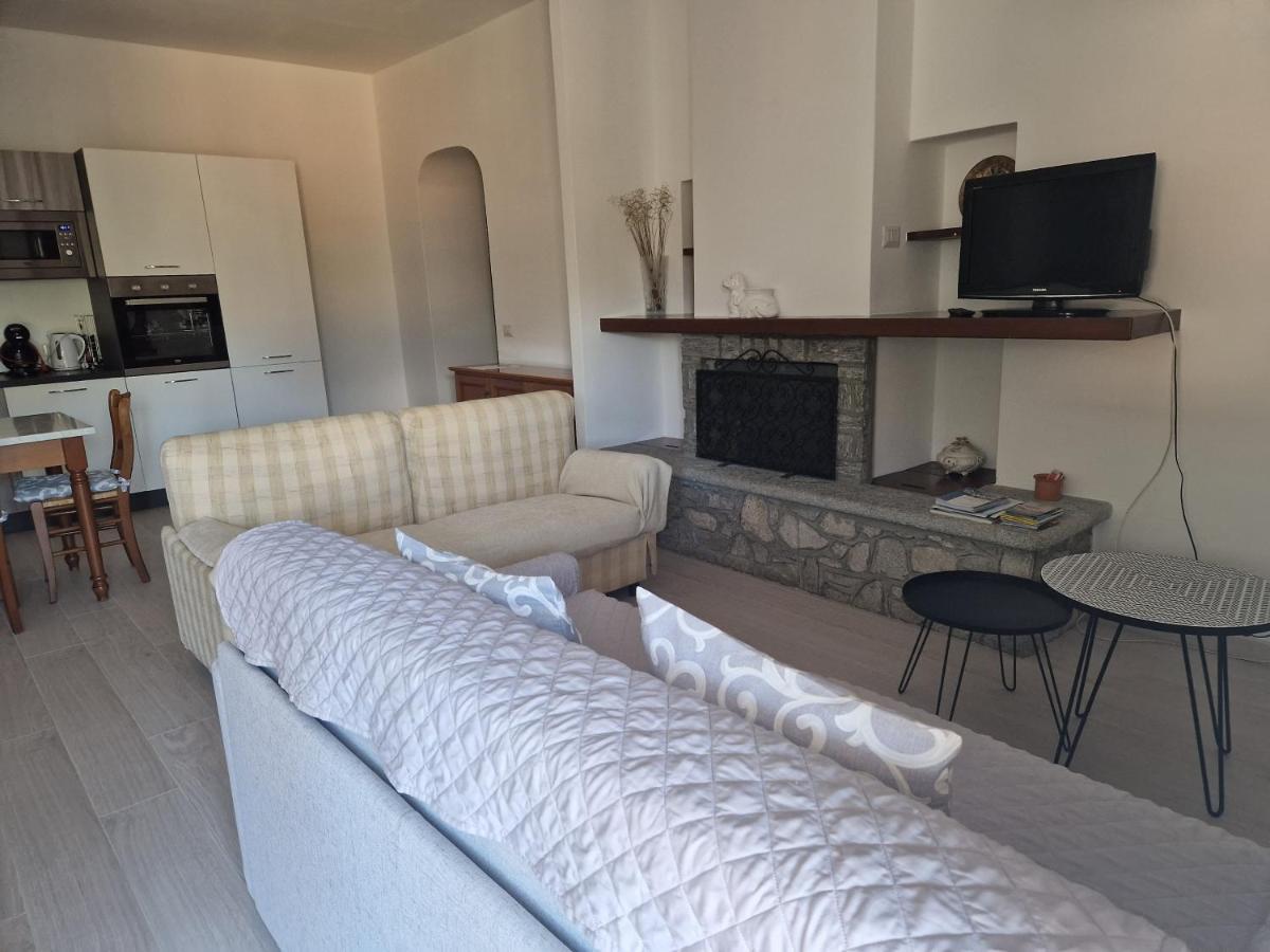 Borgocastello Apartment Rezzonico Bagian luar foto