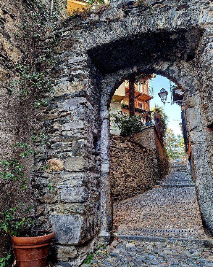 Borgocastello Apartment Rezzonico Bagian luar foto